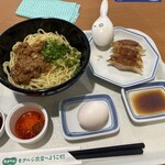 リンガーハット - 料理写真:肉味噌まぜそばと餃子