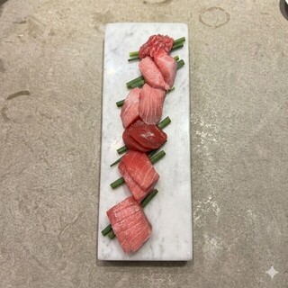 鮪の希少部位が召しあがれる【鮪刺し5種盛り合わせ】