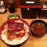 名代 宇奈とと 神田店 - うな丼大盛り・赤だし＆お新香（800円）