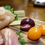 やまと家 - 比内地鶏の刺身盛り合わせ（あずき、きんかん）