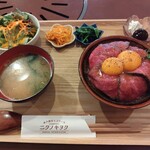 炭火焼肉とステーキ ニクノキヲク - 