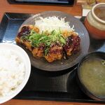 からやま - 料理写真:味噌ダレ唐揚げ定食(979円)