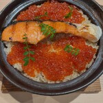 よし紀 - 鮭とイクラ土鍋ご飯3,300円