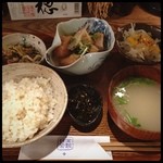 日常茶飯 - 685kcalの定食〜〜(´◡͐`)♡
            
            京都の町歩き疲れたぁ。。