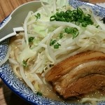 ラーメン燈郎 - ラーメン並でも食べきれないほどのボリューム。食べきりましたが。美味しいです(^^)