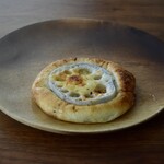 グランボワ - レンコンとごぼうのフォカッチャ
