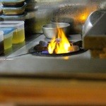 ふうすけ - 注文した「初がつを」を炙っているところ