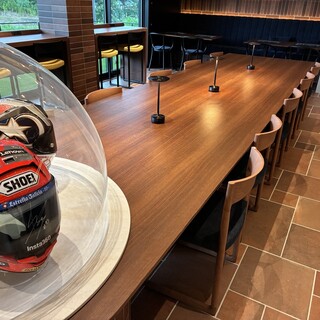 B1,B10はマルクマルケスら選手のヘルメットが展示されている横のお席です。