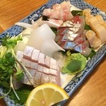 Robatayaki Ushio - まずはいつもの刺盛！
      とっても新鮮^_^