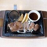 ステーキガスト - 料理写真:ヒレステーキ100gと乱切りステーキ60g