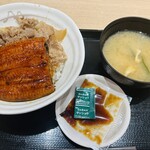 松屋 - 料理写真:うなぎコンボ牛めし ご飯は並盛りで ¥1,270