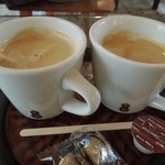 NARAYA CAFE - 左がカフェラテ・右がコーヒー