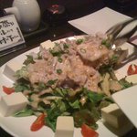 Tomoru屋 - 冷しゃぶと豆腐のゴマダレサラダ＠５５０円