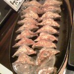 Tomoru屋 - メインの餃子２０個＠８００円
