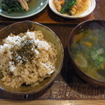 カイラスレストラン - 玄米と味噌汁