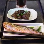 百飲 - オオバイワシと茄子の煮びたし　どちらも100円！