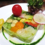 37101987 - 日本各地から届いたこだわり有機野菜18種のプレッセ、スモークサーモンのブーケサラダ添え