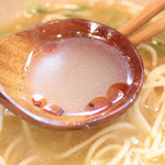 らぁ麺や 汐そば雫 - 香り辣油を入れた汐そばのスープ  '15 2月中旬