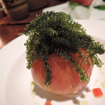 海辺のダイニング KISAMA - 丸ごとトマトのピクルス海ぶどうのせ　ズームアップ