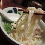 海辺のダイニング KISAMA - ソーキそば啜る