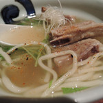 海辺のダイニング KISAMA - 辛味を追加し啜る