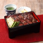 炙り牛たん万 - 料理写真:霧峰牛 上カルビ焼き重