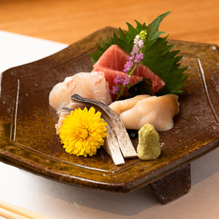 鮮度際立つ魚介と四季折々の味覚が奏でる、贅を尽くした料理
