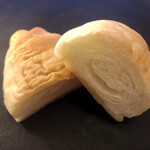 純正食パン工房 HARE/PAN - 塩パンの断面