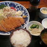 Gohan Ya Ookubo - 2013/06/02 12:30訪問　豚かつ定食\1,100