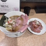 이치멘텐니 츠우즈 - 이번이 첫 방문이지만...
                      ✅새우 라멘 ¥900
                      ☑️차슈 밥 ¥350
                      ※캐시리스 결제 가능♪