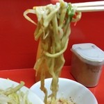 学 - （2015年4月再々訪）麺を溶いた温玉にくぐらせ、じゅるっ！