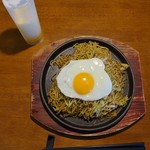 Teppanyaki Baru Shinjutei - 焼そば＋目玉焼きトッピング