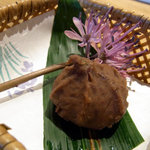 Nakasanaka ten - 食前のお菓子、中は抹茶団子でした