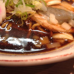 らーめん専門店 拉ノ刻 - 2015年3月限定
      煮干しを使った
      たまり醤油ラーメン