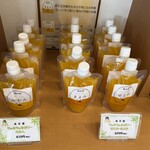 ここくる にいはま - 愛媛といえばやっぱりみかんジュース。ポンジュースも売っていましたが、「きよみ」「せとか」の飲むゼリーも美味しかった。冷えているのも冷蔵庫にありましたよ。