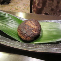 牛幸 本店 - ミディアムレアまで焼かれたハンバーグ
