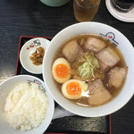 喜多方ラーメン坂内・小法師 高円寺北口店 - 喜多方らーめん 味玉のせ & 小ライス