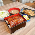 吉野家 - 料理写真:鰻重二枚盛、牛皿並盛、生野菜サラダ、あさり汁、お新香