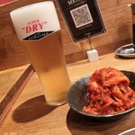 炭火焼肉ホルモンくう - ビール＆キムチ