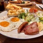 びっくりドンキー - 料理写真:スペシャルブレックファースト(税込み1020円)
