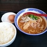 中華そば JAC - 中華そばとライス。玉子もついています。