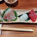 居酒屋よーそろー - お造りの盛り合わせ。
