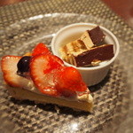 Restaurant & Wines ARISTA - デザート（苺のタルト、オペラ）