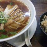 醤油ラーメン（大盛り）に味ごはん（中）