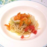 エトワール - 茹で上げ麺チーズの中でからませパスタ(新玉葱､春キャベツ､桜海老のバーニャカウダソース)