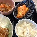 ごはん処 だいこん屋 - だいこん屋定食　小鉢３つ