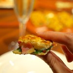 Serafina NEW YORK - "ディ セラフィーナ"ロビオラチーズにイタリア産のモッツァレラ、ルッコラ、パンチェッタ