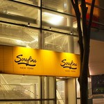 Serafina NEW YORK - 外観：目印はこの看板