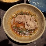 瀬里奈 - しゃぶしゃぶのスープで調理済みの特選牛リブロースを、ポン酢の中に入れたものです。