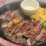 ペッパーランチ - ソースをかけるとジュワーっと